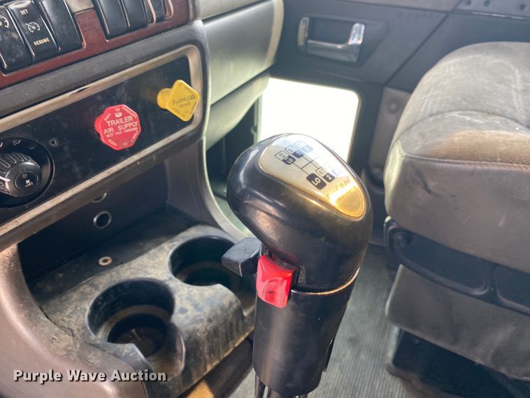 image for item DM4083 2006 Kenworth T600  semi truck