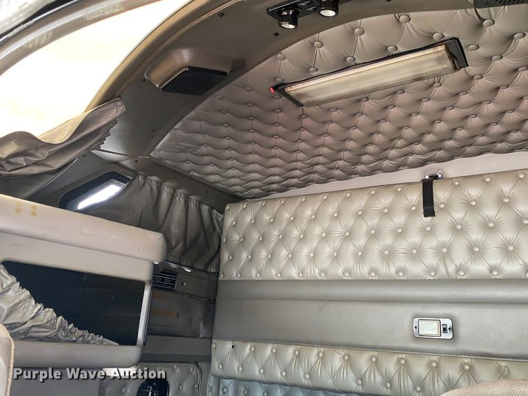 image for item DM4083 2006 Kenworth T600  semi truck