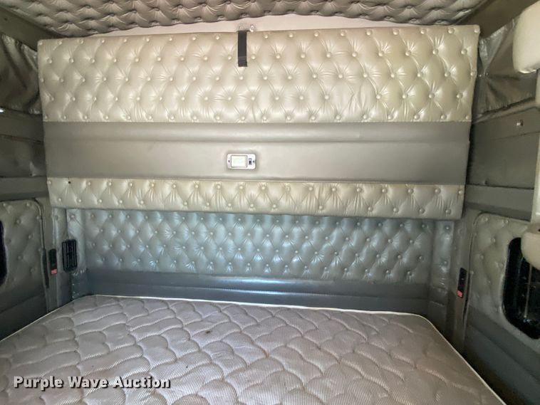 image for item DM4083 2006 Kenworth T600  semi truck