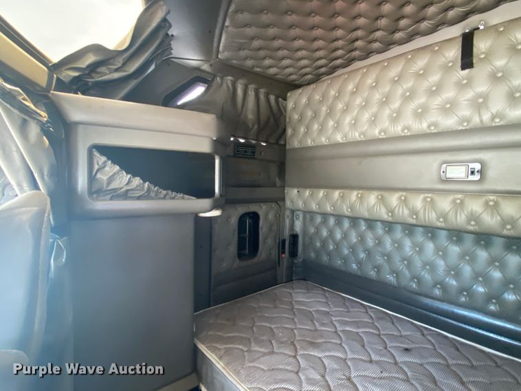 image for item DM4083 2006 Kenworth T600  semi truck