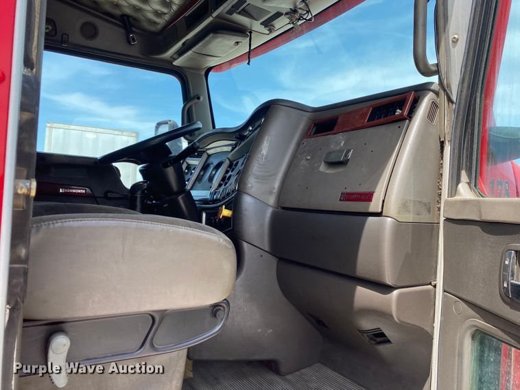 image for item DM4083 2006 Kenworth T600  semi truck