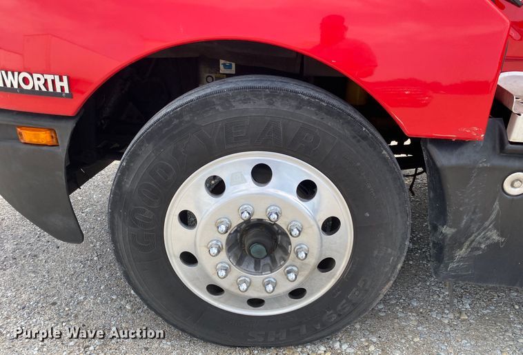 image for item DM4083 2006 Kenworth T600  semi truck