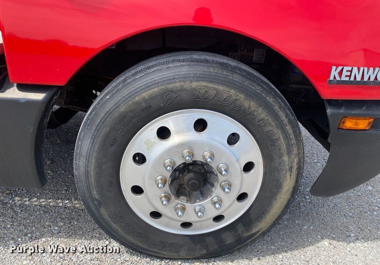 image for item DM4083 2006 Kenworth T600  semi truck