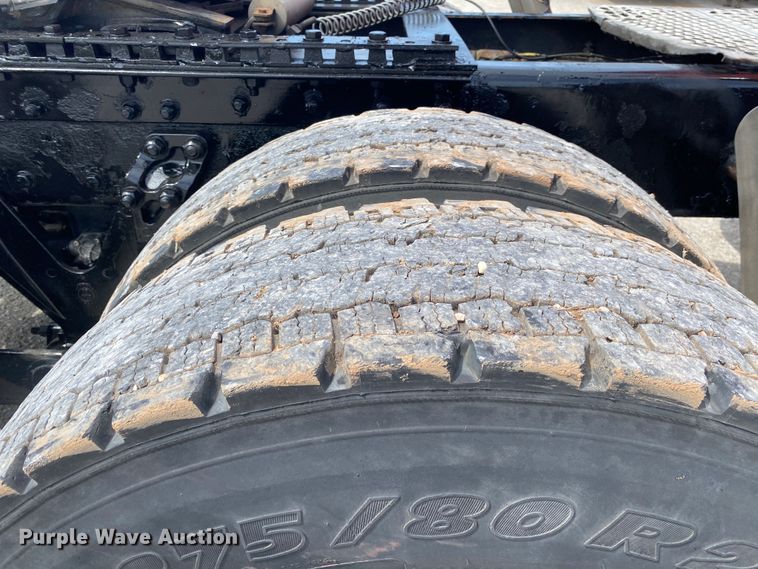 image for item DM4083 2006 Kenworth T600  semi truck