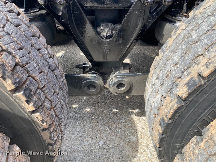 image for item DM4083 2006 Kenworth T600  semi truck