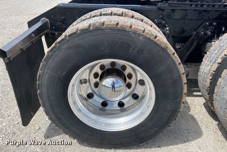 image for item DM4083 2006 Kenworth T600  semi truck