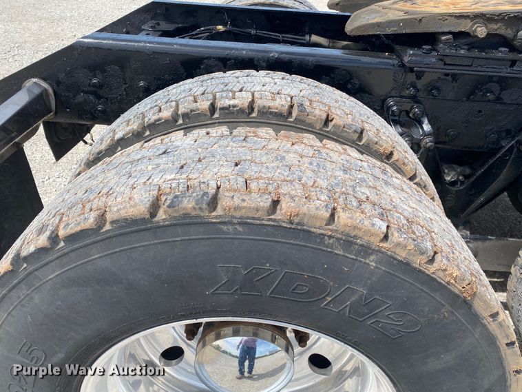 image for item DM4083 2006 Kenworth T600  semi truck