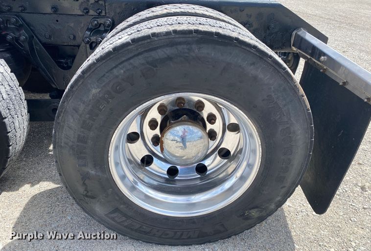 image for item DM4083 2006 Kenworth T600  semi truck