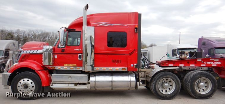 image for item DM6127 2011 International Lonestar  semi truck
