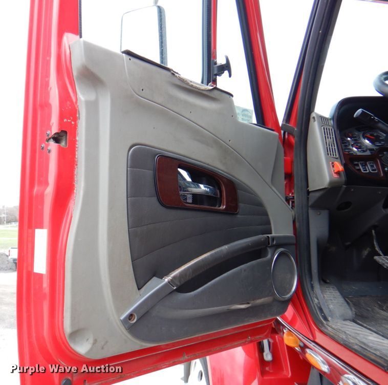 image for item DM6127 2011 International Lonestar  semi truck