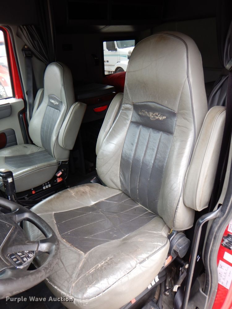 image for item DM6127 2011 International Lonestar  semi truck