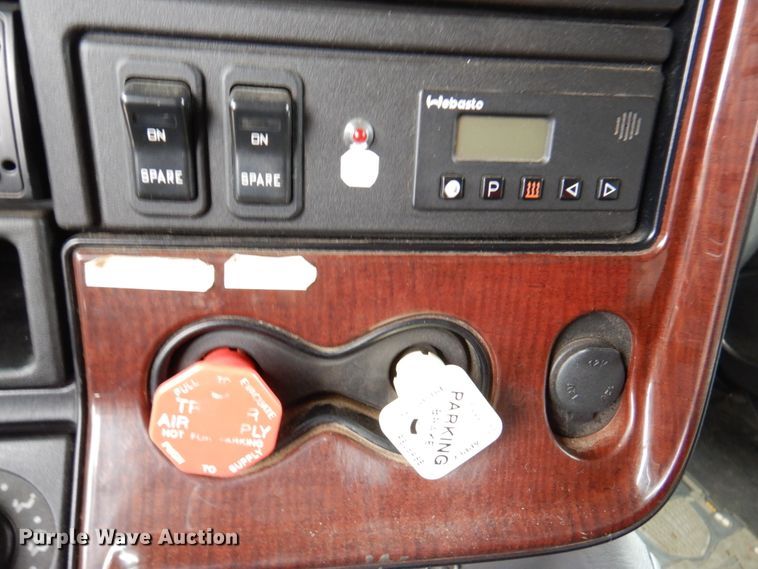 image for item DM6127 2011 International Lonestar  semi truck