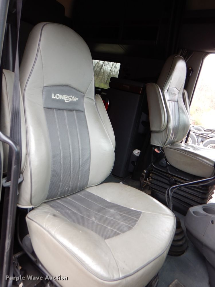 image for item DM6127 2011 International Lonestar  semi truck