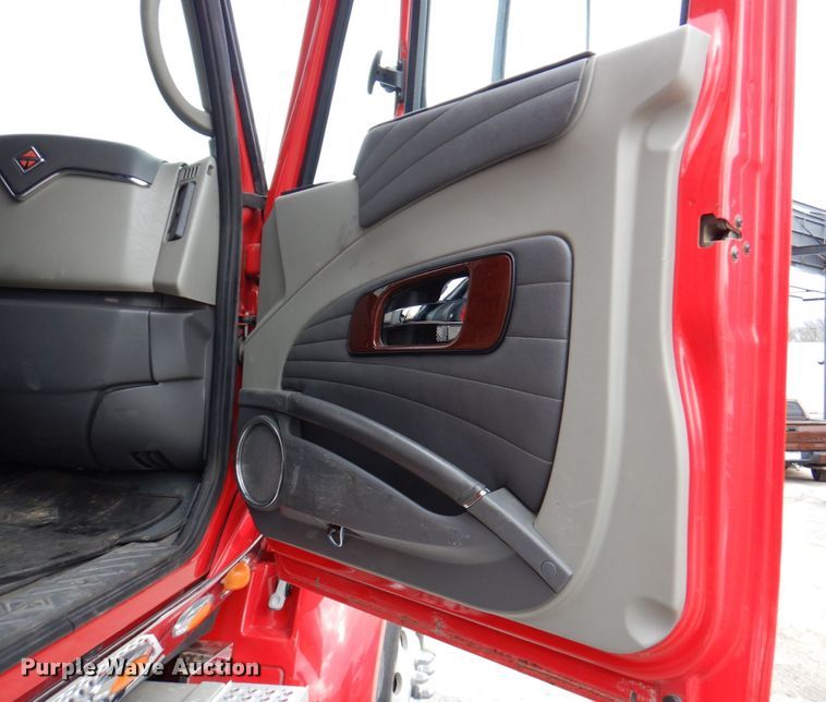 image for item DM6127 2011 International Lonestar  semi truck