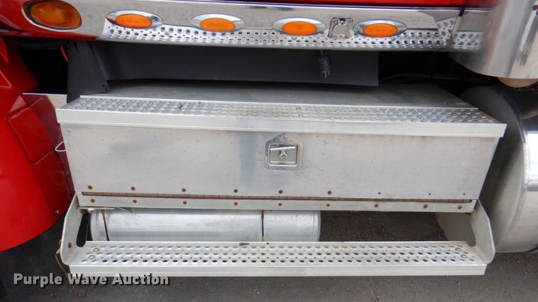 image for item DM6127 2011 International Lonestar  semi truck