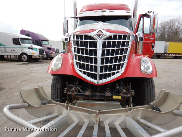 image for item DM6127 2011 International Lonestar  semi truck