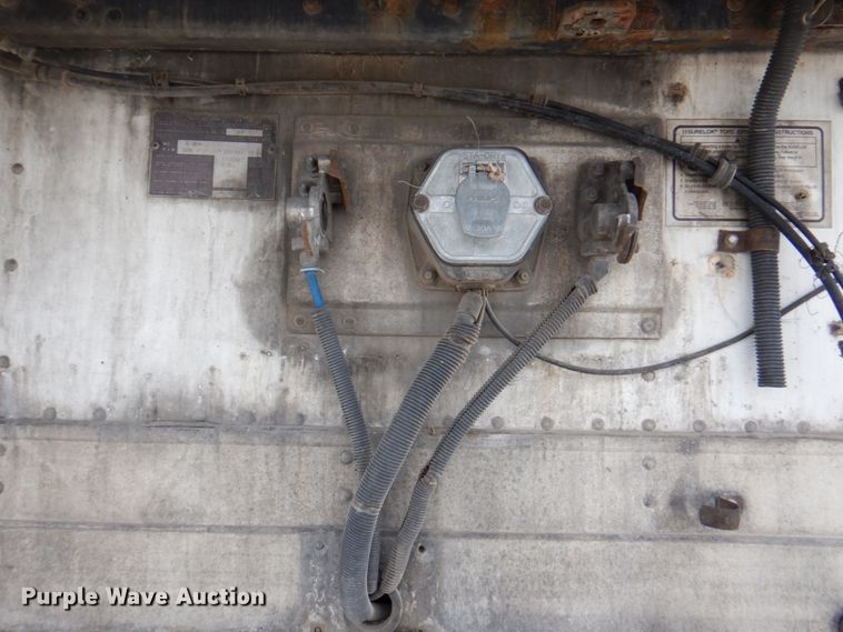 image for item DM6131 2003 Utility  refrigerated van trailer