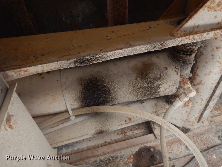 image for item DM7312 1998 Chevrolet C6500  flatbed truck