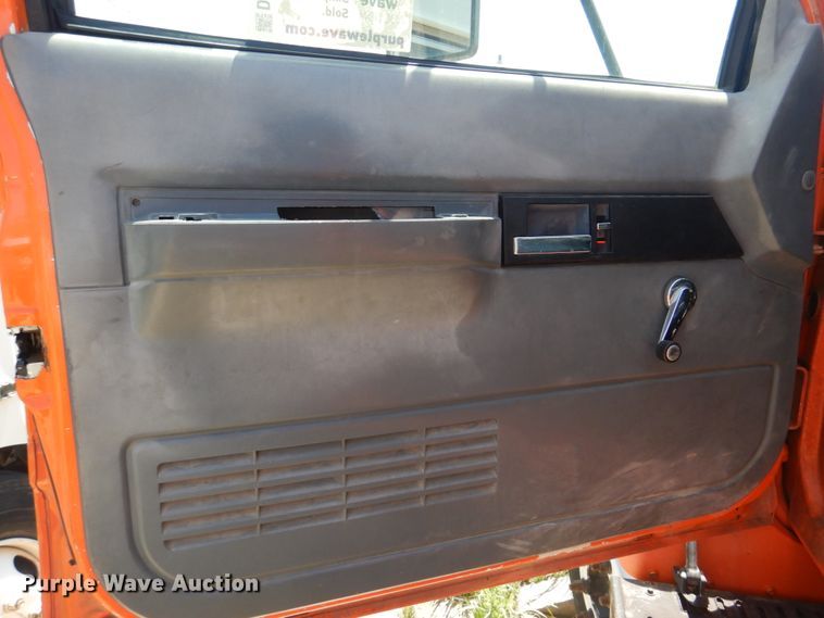 image for item DM7312 1998 Chevrolet C6500  flatbed truck