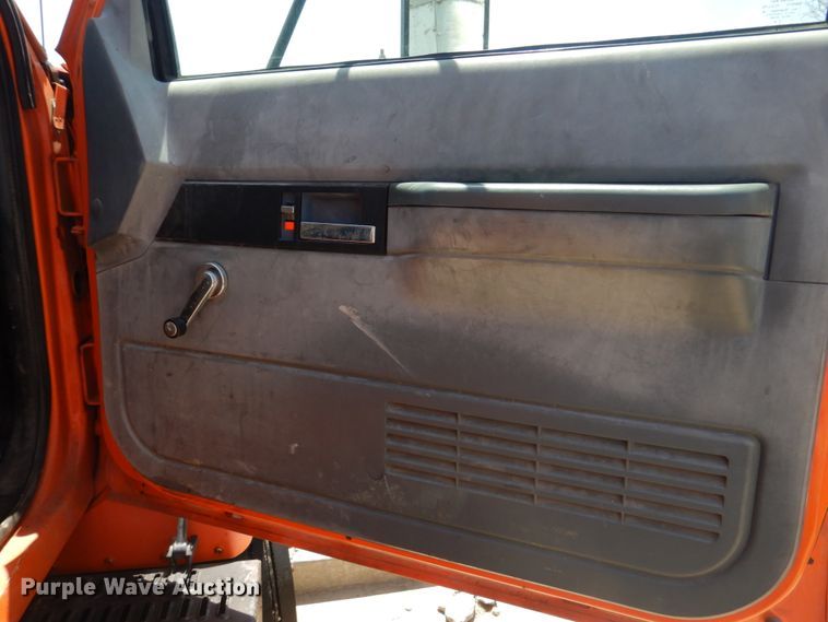 image for item DM7312 1998 Chevrolet C6500  flatbed truck