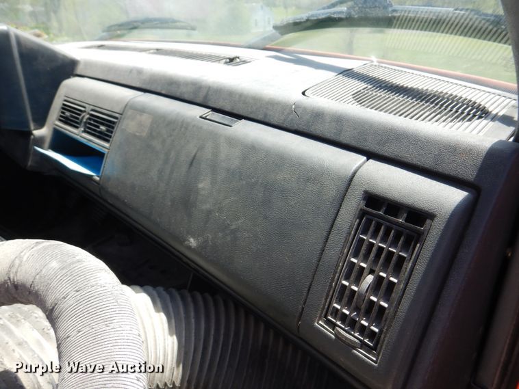 image for item DM7312 1998 Chevrolet C6500  flatbed truck