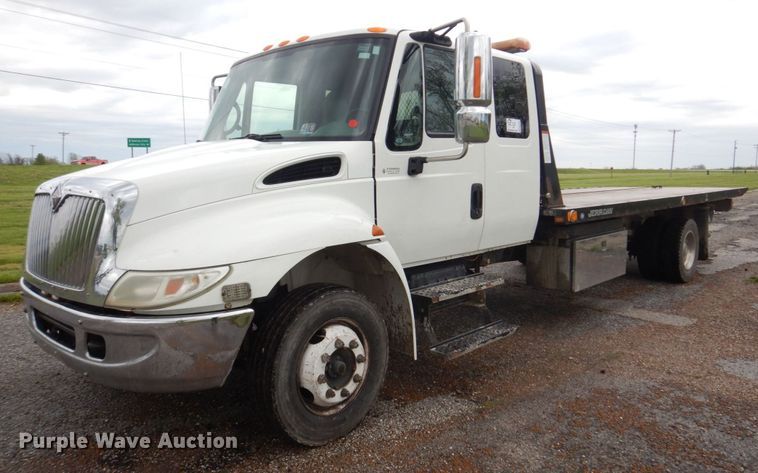 image for item DM7314 2007 International 4300  rollback truck