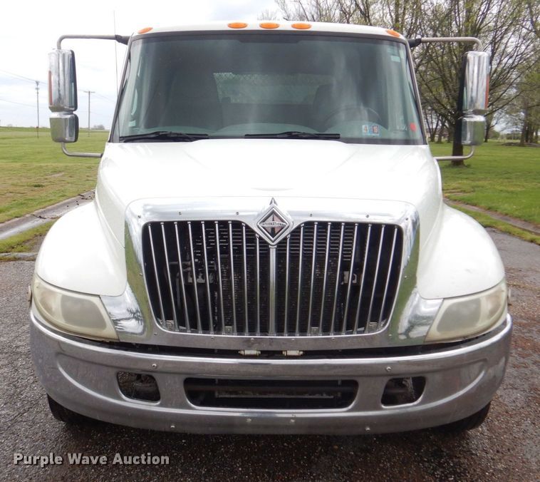 image for item DM7314 2007 International 4300  rollback truck