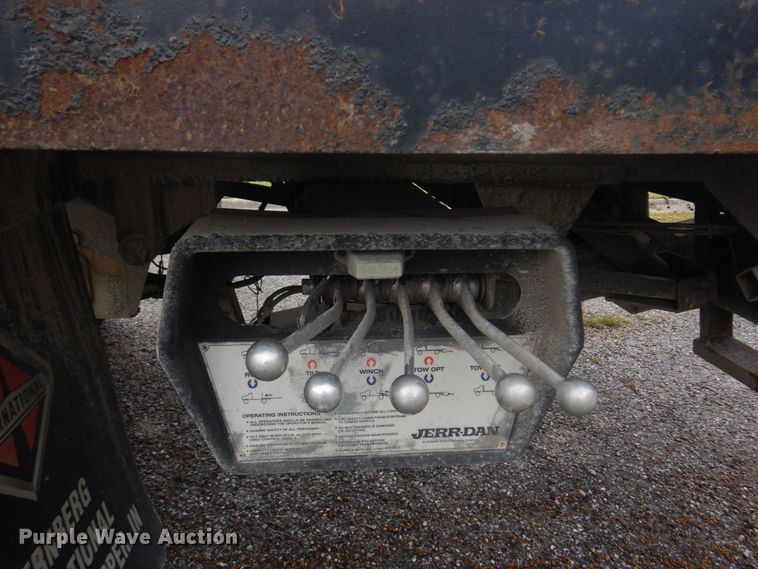 image for item DM7314 2007 International 4300  rollback truck