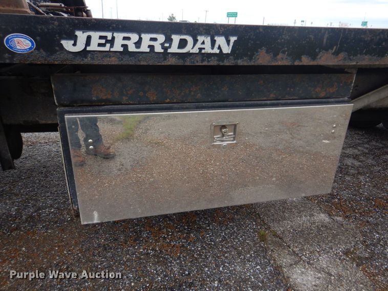 image for item DM7314 2007 International 4300  rollback truck