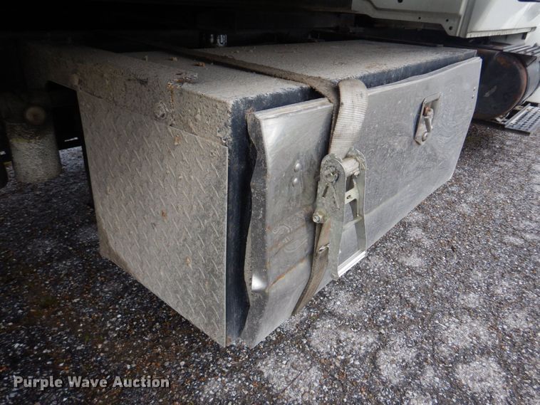 image for item DM7314 2007 International 4300  rollback truck