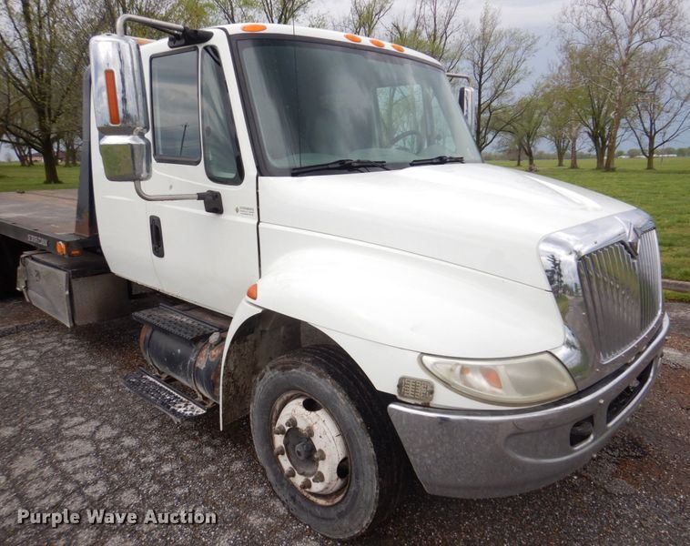 image for item DM7314 2007 International 4300  rollback truck