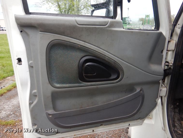 image for item DM7314 2007 International 4300  rollback truck