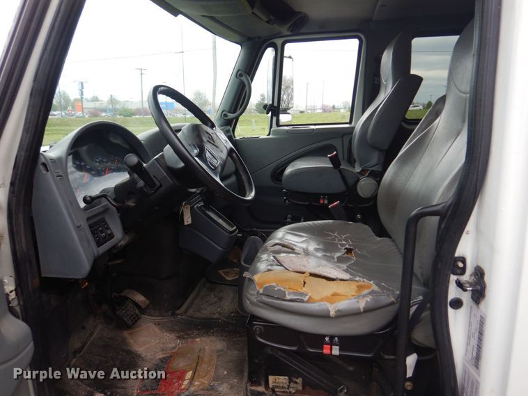 image for item DM7314 2007 International 4300  rollback truck