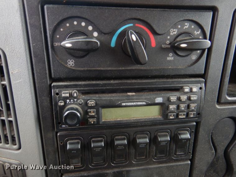 image for item DM7314 2007 International 4300  rollback truck