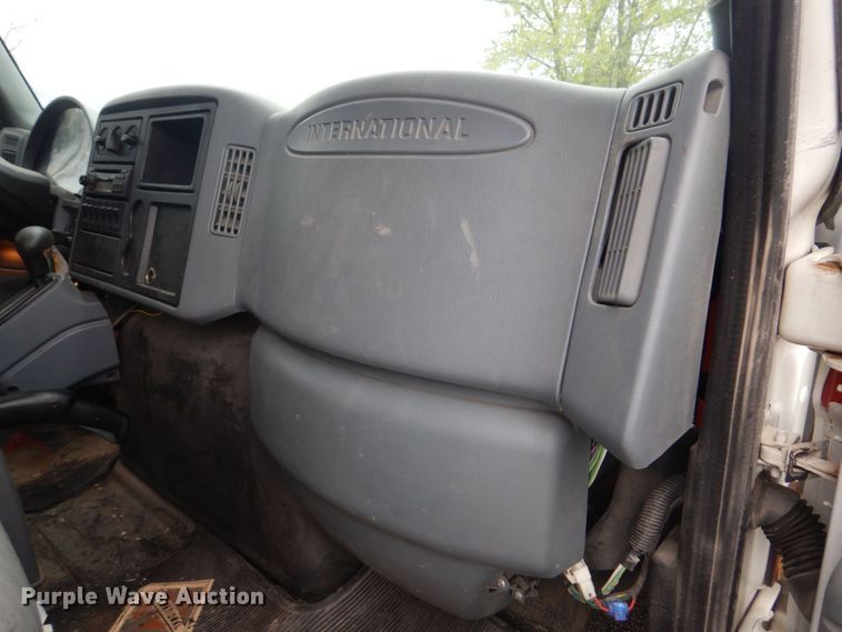 image for item DM7314 2007 International 4300  rollback truck