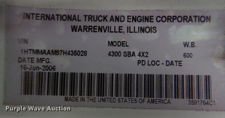image for item DM7314 2007 International 4300  rollback truck