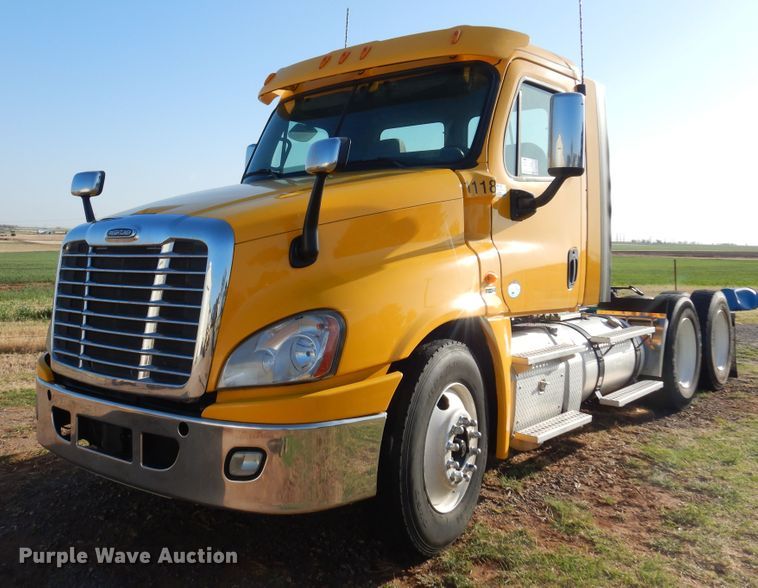 image for item DN0288 2012 Freightliner Cascadia 125  semi truck