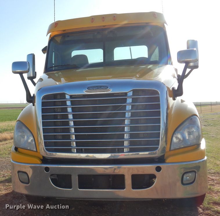 image for item DN0288 2012 Freightliner Cascadia 125  semi truck