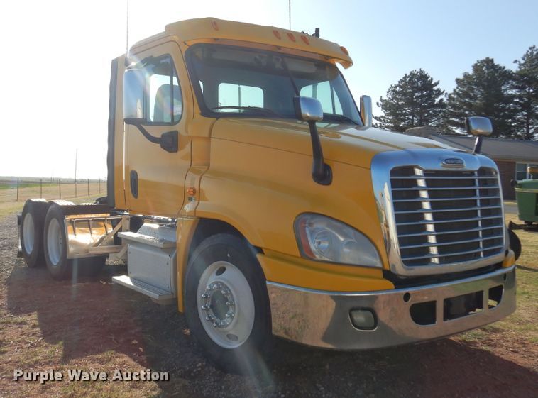 image for item DN0288 2012 Freightliner Cascadia 125  semi truck