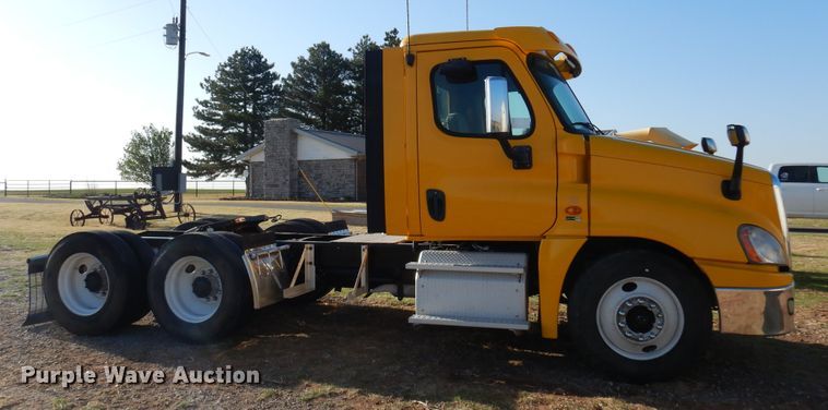 image for item DN0288 2012 Freightliner Cascadia 125  semi truck