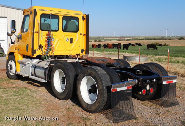 image for item DN0288 2012 Freightliner Cascadia 125  semi truck