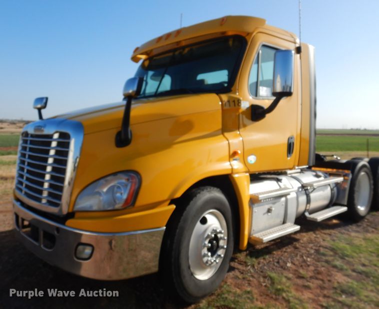 image for item DN0288 2012 Freightliner Cascadia 125  semi truck