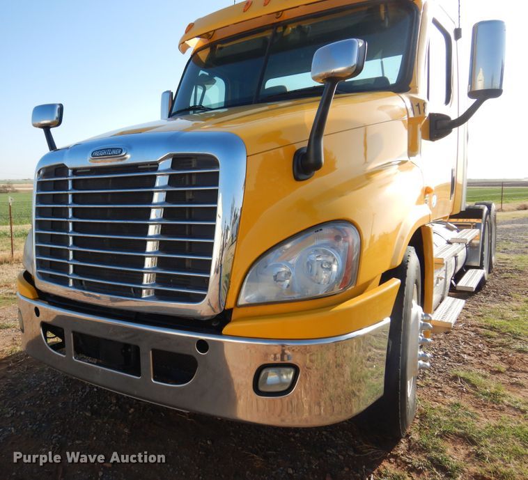 image for item DN0288 2012 Freightliner Cascadia 125  semi truck