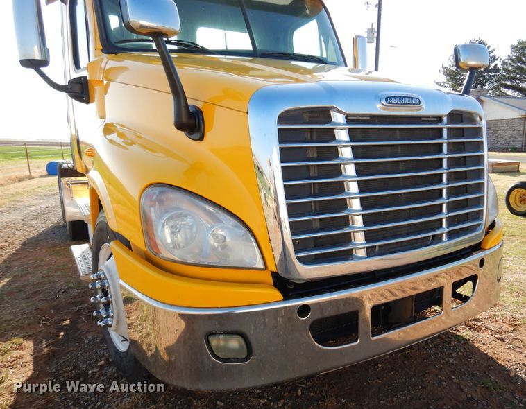 image for item DN0288 2012 Freightliner Cascadia 125  semi truck