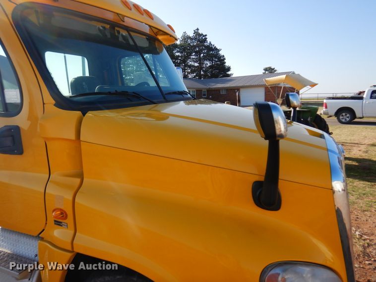 image for item DN0288 2012 Freightliner Cascadia 125  semi truck