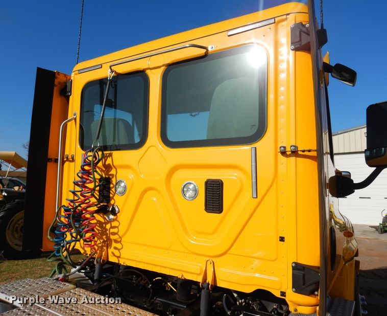 image for item DN0288 2012 Freightliner Cascadia 125  semi truck