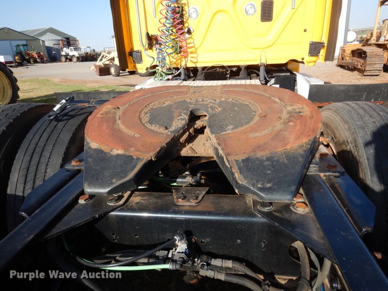 image for item DN0288 2012 Freightliner Cascadia 125  semi truck