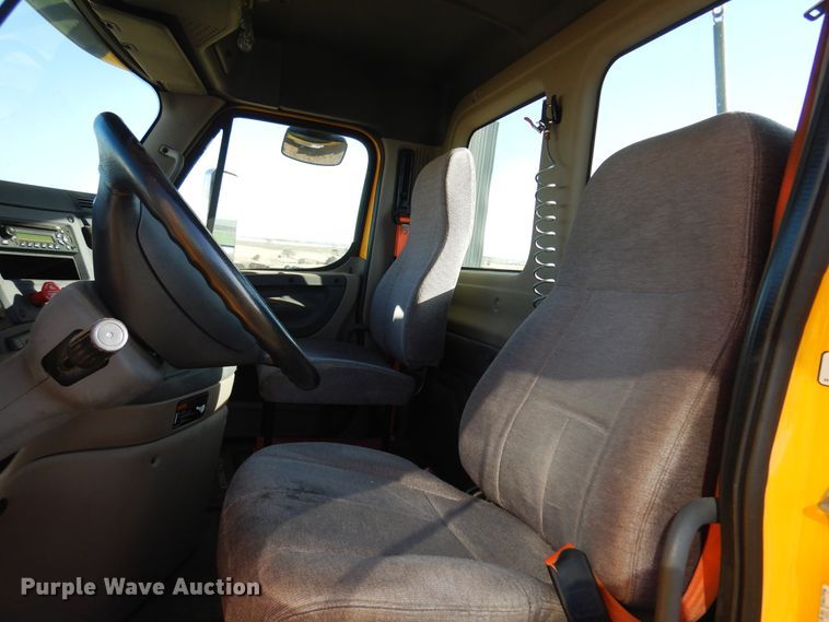 image for item DN0288 2012 Freightliner Cascadia 125  semi truck