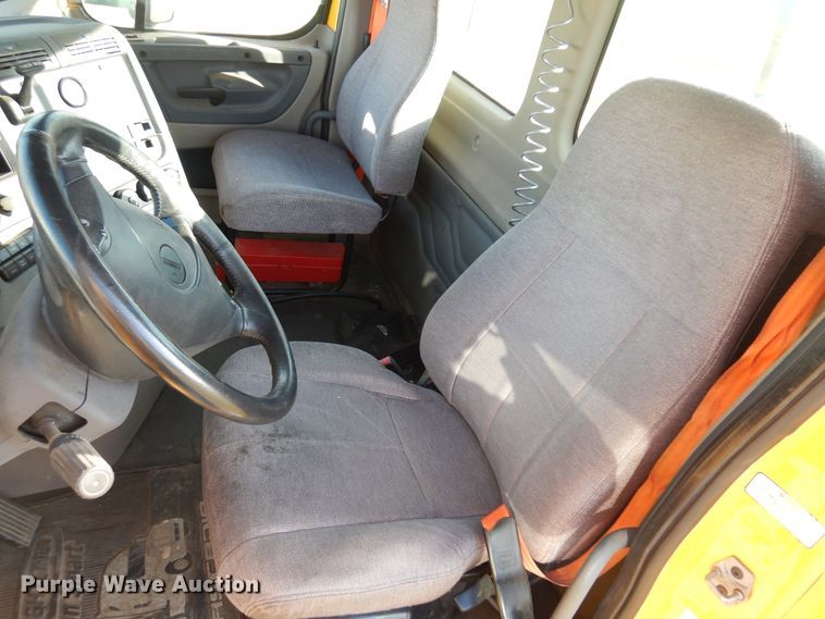 image for item DN0288 2012 Freightliner Cascadia 125  semi truck