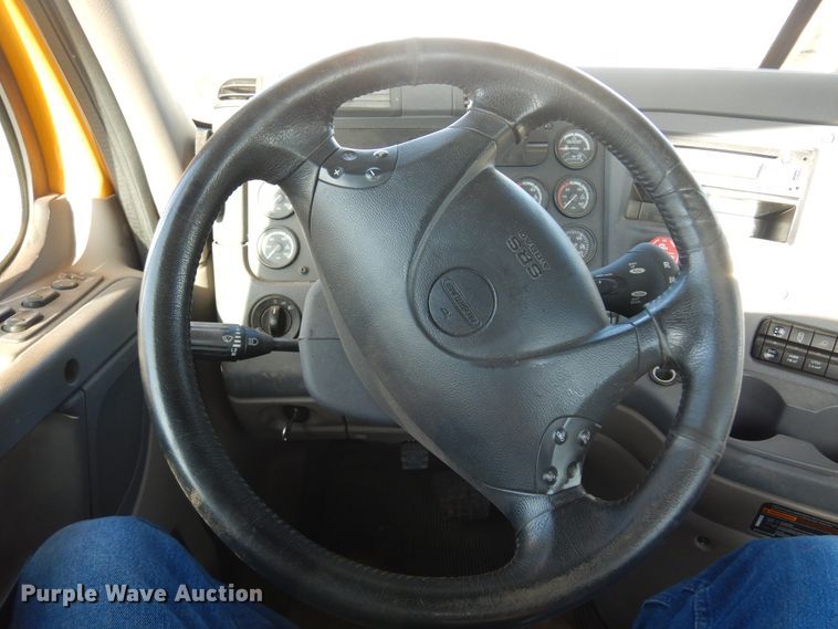 image for item DN0288 2012 Freightliner Cascadia 125  semi truck